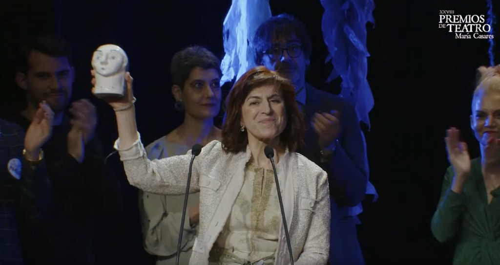 María Barcala, voz en off en Cardoña fotos a 7 pesetas, recibe o premio Marisa Soto.